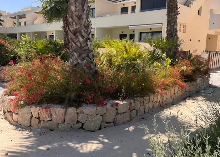 Mediterranean Garden Holidays Торевьиа